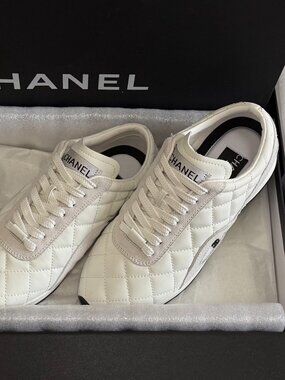 CHANEL 26C Flat Sneakers